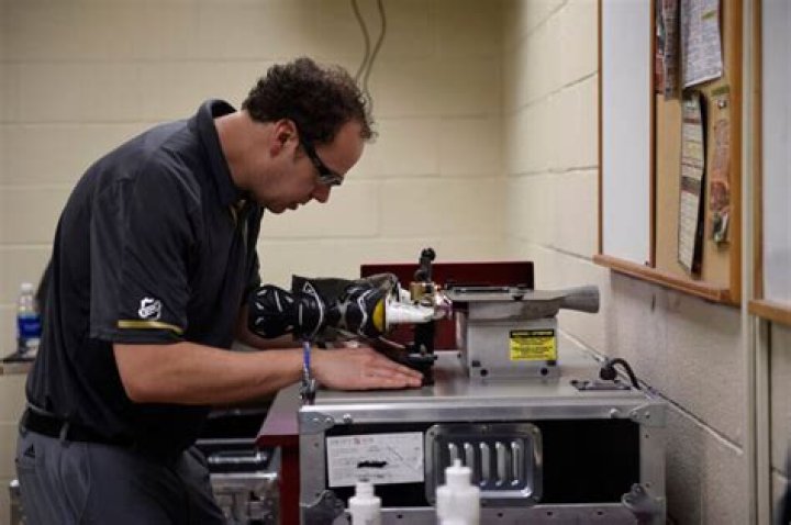 How much does a NHL equipment manager make?