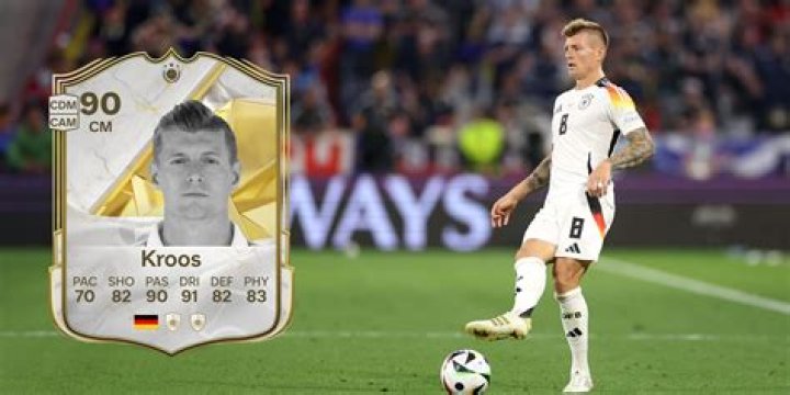 What type of midfielder is Kroos?
